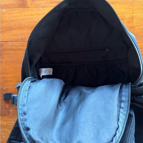 Lululemon All Hours Backpack 27L - Picture 4 of 6